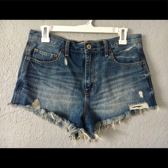NEVER WORN Hollister distressed denim short-short - Picture 2 of 2